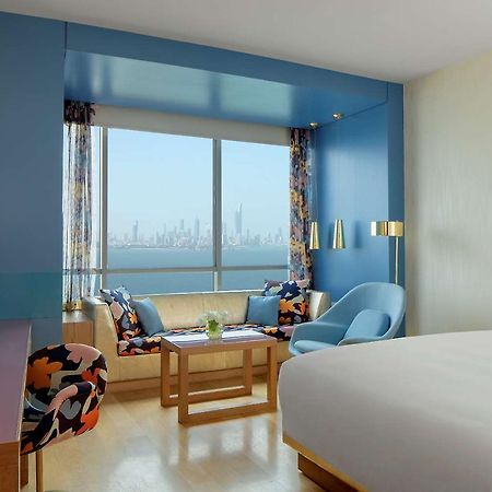 Symphony Style Hotel Kuwait Salmiya Exterior foto A room at the hotel