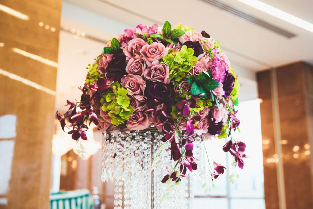 Symphony Style Hotel Kuwait Salmiya Exterior foto Flower arrangement