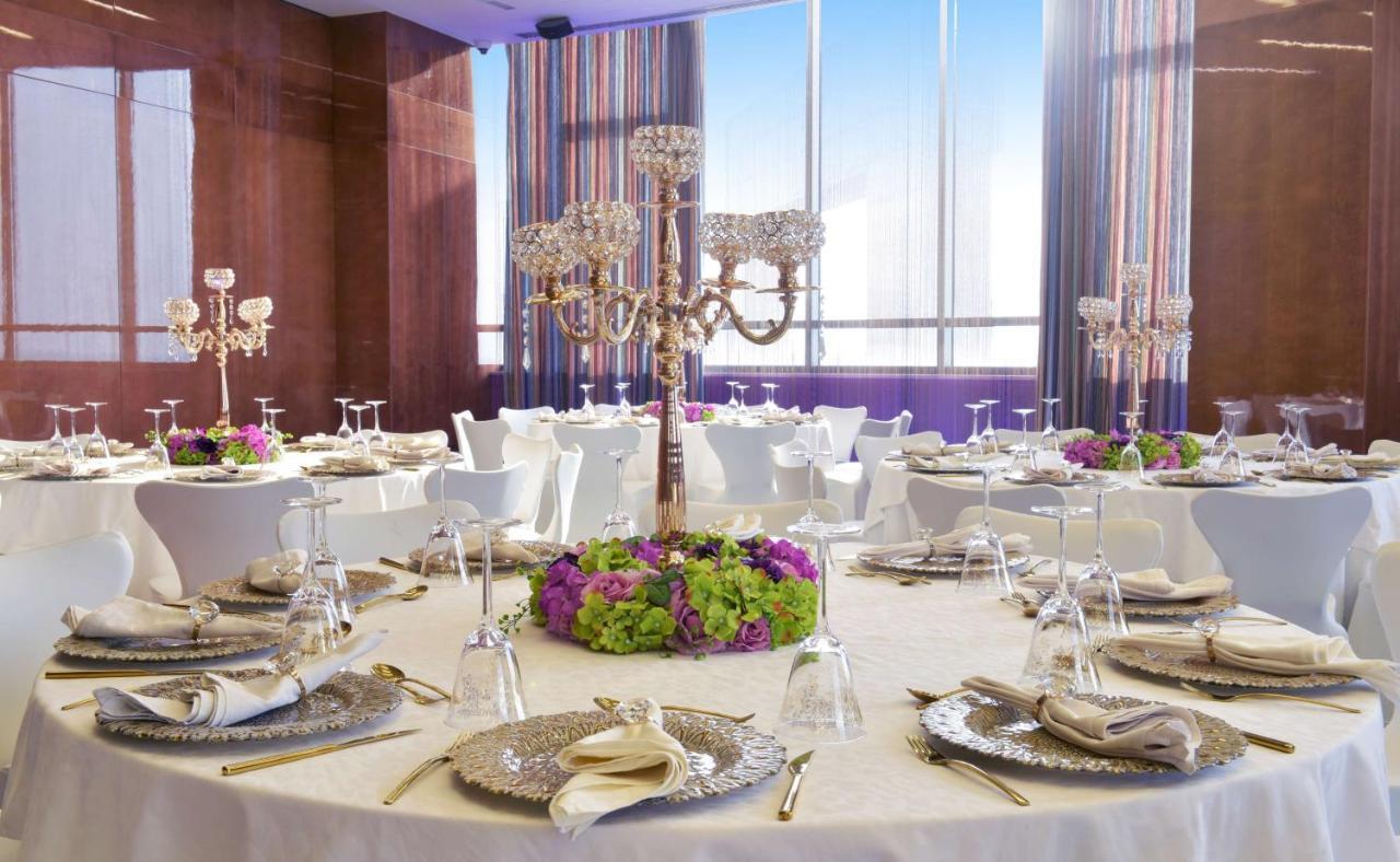 Symphony Style Hotel Kuwait Salmiya Exterior foto The ballroom at the hotel